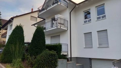 Schöne, helle, großzügige 2-Zimmer-Erdgeschosswohnung mit Balkon in Karlsbad