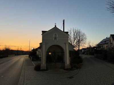 Geschmackvolle Hochparterre-Wohnung mit 3 Zimmern + Balkon, EBK, Carport in Dinkelscherben