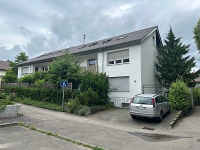 Gut aufgeteilte 3 1/2 Zimmerwohnung, EG, Einbauküche, Terrasse, PKW-Stellpl. im Freien