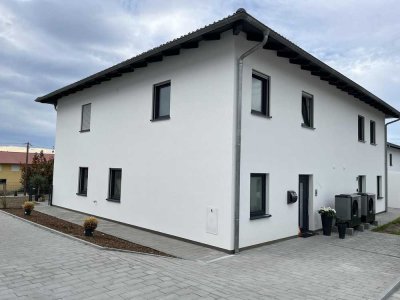 Neubau Reihenhaus, nur noch 1 Haushäfte verfügbar ! - 146qm Wfl. - Hochwertige Ausstattung