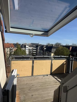 Wohnen mit Charakter: Gepflegte 2,5-Zimmer-Dachgeschosswohnung in Zwickau