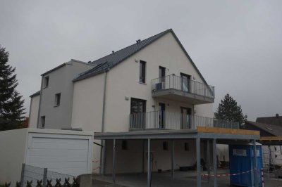 Exklusive 2-Zimmer-DG-Wohnung mit Einbauküche, Klimaanlage und Balkon in Fürth