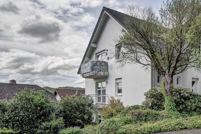 Luftkurort Roßbach/Wied: Gemütliche 3ZKB-Wohnung mit Balkon und Autostellplatz in ruhiger Lage
