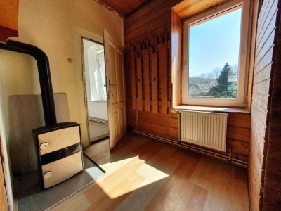 Sanierungsbedürftige Wohnung in Gmünd mit geplantem Balkon – großes Potenzial