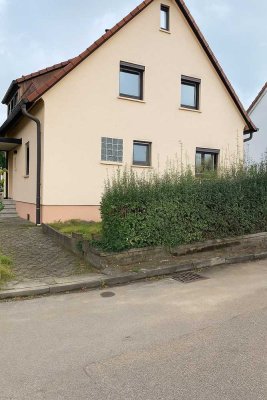 Renovierte 4-Zimmer-Wohnung mit Balkon und EBK in Aalen