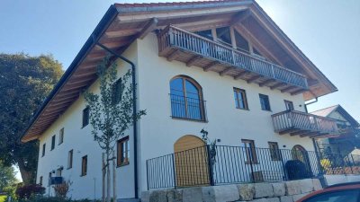 Stilvolle, neuwertige 3-Zimmer-Wohnung mit geh. Innenausstattung mit Balkon und EBK in Rott am Inn
