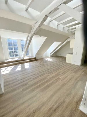 Erstbezug - Außergewöhnliche 1-Zimmerwohnung im Dachgeschoss  - Fahrstuhl vorhanden
frei ab 01.07.2