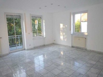 Moderne 3-Zimmer-Whg. mit Balkon, 2 TG-Stellplätzen und Blick ins Grüne