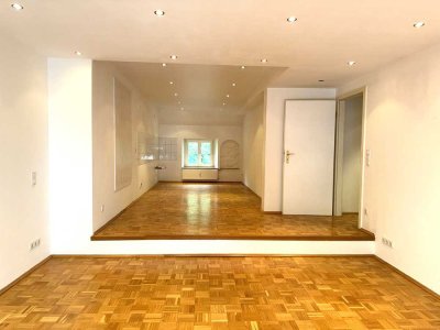 Individuelle 3 Zimmer - Wohnung in der alten Wasserburg mit Gartenteil