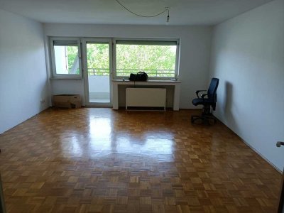 Großzügige 4-Zimmerwohnung mit Balkon, Garage und hochwertiger Küche