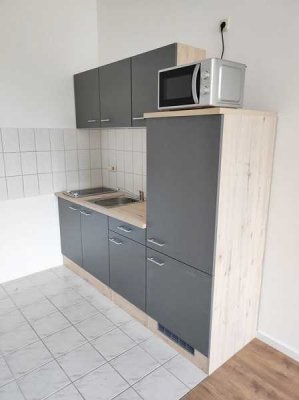 Neu renovierte 2-Raum-Wohnung mit Lift und Einbauküche