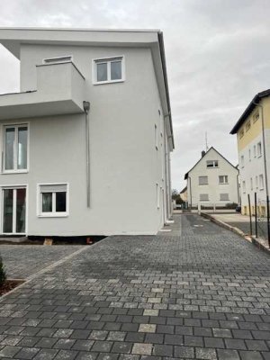 Neuwertiges Reihenendhaus mit Kamin zu vermieten