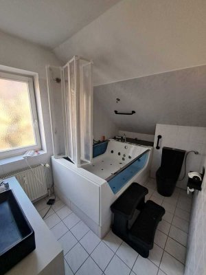 Einzigartig ausgestattete Dachgeschosswohnung (möbliert und befristet)