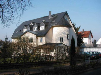 Wohnen direkt am Hain! 2 ZKB, Balkon, PKW-Stellplatz in top gepflegter Wohnanlage!
