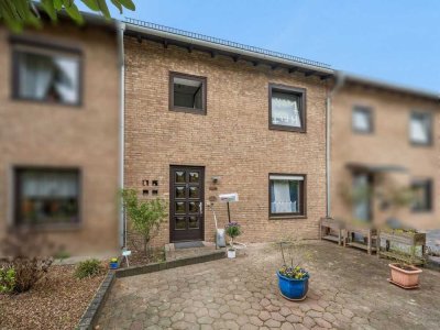 Gepflegtes Reihenmittelhaus mit Garage und Einbauküche in Krefeld-Benrad