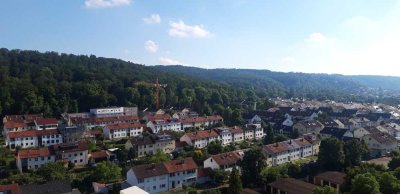 Modernisierte 2,5-Zimmer-Wohnung (2022) mit Balkon, Aufzug & U-Bahn vor der Tür – Stuttgart