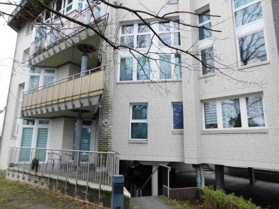 Große Wohnung mit Balkonterrasse und Gäste-WC in Alt-Hohenschönhausen neu zu vermieten