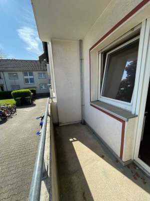 In RENOVIERUNG | Hervorragend geschnittene 4 Zimmer Wohnung | Balkon und Gemeinschaftsgarten