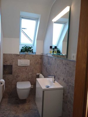 Grüne Oase: Ruhige 3 Zimmer Komfort- Wohnung, neues WC, Einbauküche, Adults only
