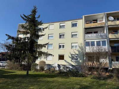 ++ Lichtdurchflutete 4 ZKBBalkon Wohnung im Hochparterre eines 8-Parteienhauses in ruhiger Lage! ++