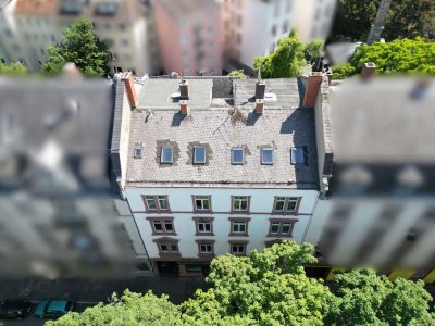 Attraktives Ensemble im Frankfurter Nordend– Denkmalgeschütztes Vorder- und Hinterhaus mit Potenzial