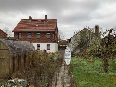 Emmerstedt: 1-2-Familienhaus mit bebaubarem großem Grundstück