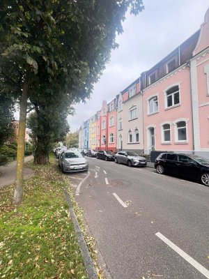 Renovierte 2-Zimmer-Wohnung  mit Einbauküche in  Krefeld-Bockum