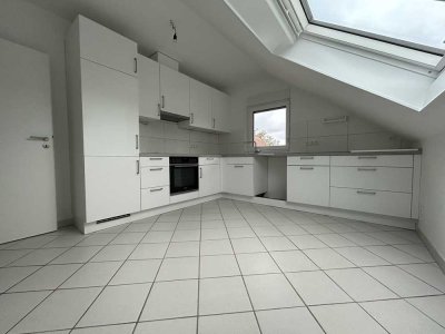 Sonnige Dachgeschosswohnung mit traumhaftem Ausblick über Rheinhessen – 90 m², frisch saniert
