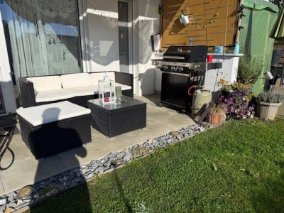Hochwertige 2-Zimmer-Wohnung mit Tiefgarage, Terrasse &amp; großem Garten!