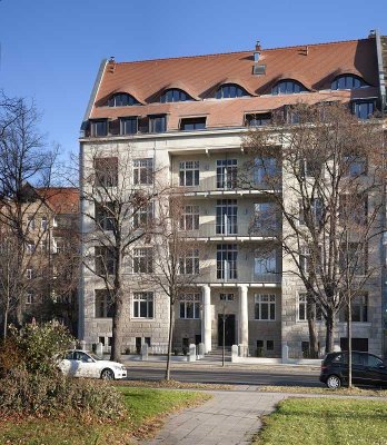 Geräumige 4-Zimmer-Wohnung mit 2 Bädern und 2 Balkonen in herrschaftlichem Gründerzeitgebäude in Lei