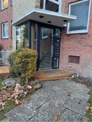 Sehr gepflegte 4-Zimmer Wohnung mit 2 Balkonen und Einzelgarage von privat !!