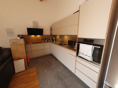 Schöne neuwertige 3-Zimmer Wohnung mit großer Dachterrasse !!!