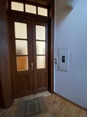 Frisch renovierte, gut geschnittene Altbauwohnung in der Nähe vom Main und Baseler Platz