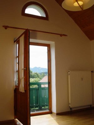 Charmante 3- Zimmer-Wohnung mit  kleinem Balkon und EBK in Bad Bayersoien