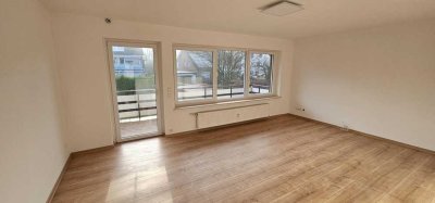Frisch revorierte 2 Zimmer Wohnung mit Balkon und Stellplatz sofort bezugsbereit