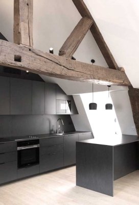 Rooftop Potential – 200 sqm Raw Space for Your Vision