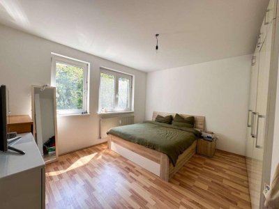 Helle 4 Zimmer Wohnung mit Balkon!