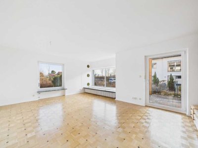 Frisch renovierte Erdgeschosswohnung mit Südwestterrasse und umliegenden Garten