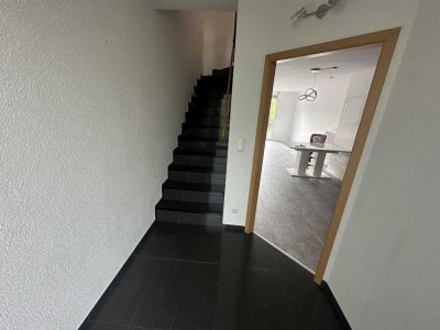 Wunderschönes renoviertes Reihenhaus in ruhiger Wohngegend. Ideal für kleine Familien