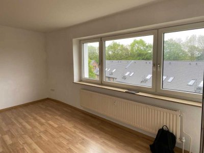 3-Zimmer-Wohnung in guter Lage! Unrenoviert zur eigenen Gestaltung!