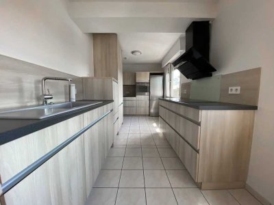 Attraktive 4-Zimmer-Wohnung mit Balkon, Einbauküche und Stellplatz – ideal auch für WGs