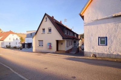 Platz für die ganze Familie – Großzügiges Einfamilienhaus mit Einliegerwohnung in Winnenden-Hanweile