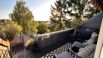 Sonnige 4-Zimmer-Dachgeschosswohnung mit Terrasse und Balkon in Langerfeld
RESERVIERT