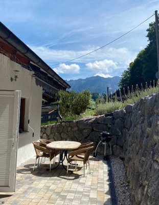 Wohnen über zwei Ebenen mit Terrasse und Bergnähe