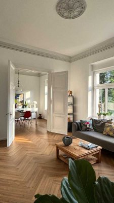 Wohnen mit Stil: 99 m² Altbau, 3 Zimmer, Garten, EG, Wärmepumpe, IS Zentrum