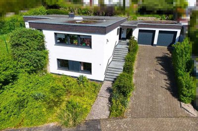 Familienfreundlicher Winkelbungalow mit Doppelgarage in ruhiger Sackgasse am Leimbacher Berg!