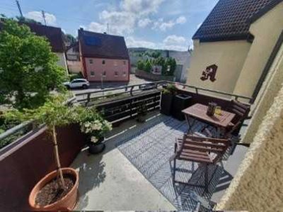 Zentrale 2 Zimmer Wohnung mit Balkon und Einbauküche in Krumbach !
