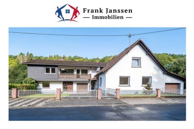 Freistehendes Doppel-Einfamilienhaus in Pomster - Eingezäunter Garten - 2 Garagen - Waldblick