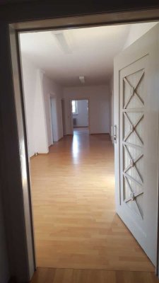 GROSSZÜGIGE 4-ZKB-WHG, CA.130 QM, AB SOFORT FÜR WG ODER FAMILIE ZU VERMIETEN!!!!