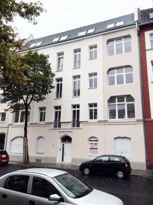 Schöne Dachgeschosswohnung mit sonnigem Südbalkon. Besichtigung am Sonntag 21.03.
